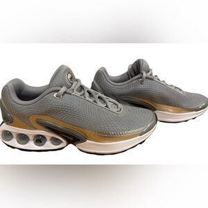 Nike woman's Air Max DN Metallic Silver size 7
